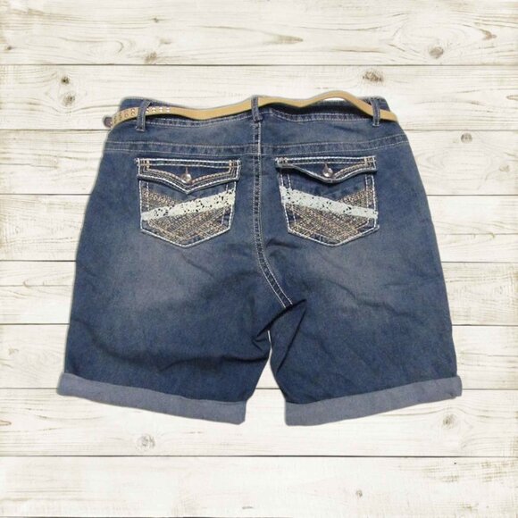 Faded Glory plus size 16W womens  denim shorts blue with belt NWT - Picture 2 of 9